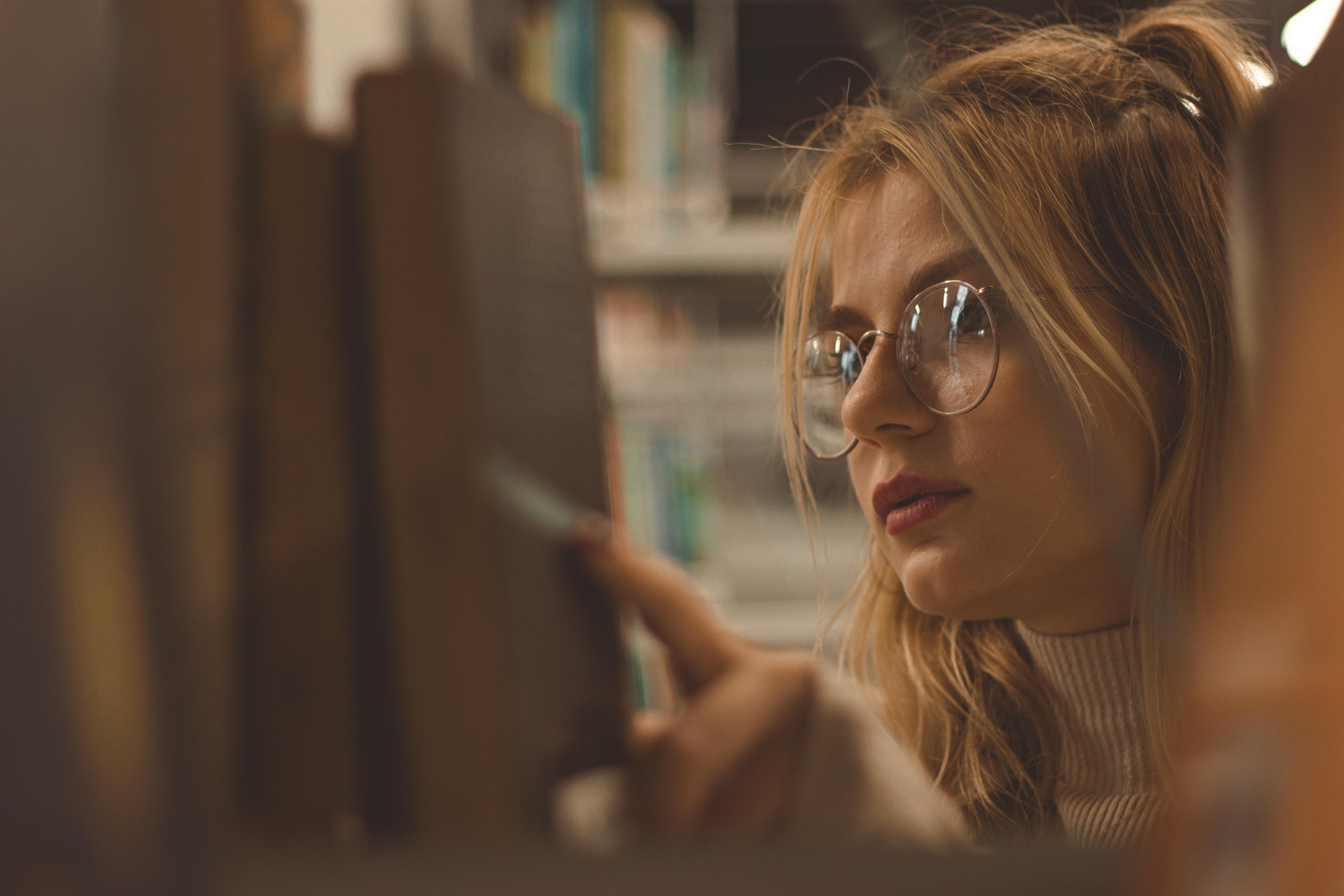 Inspiring quotes from The Courage to Be Disliked review about happiness and freedom